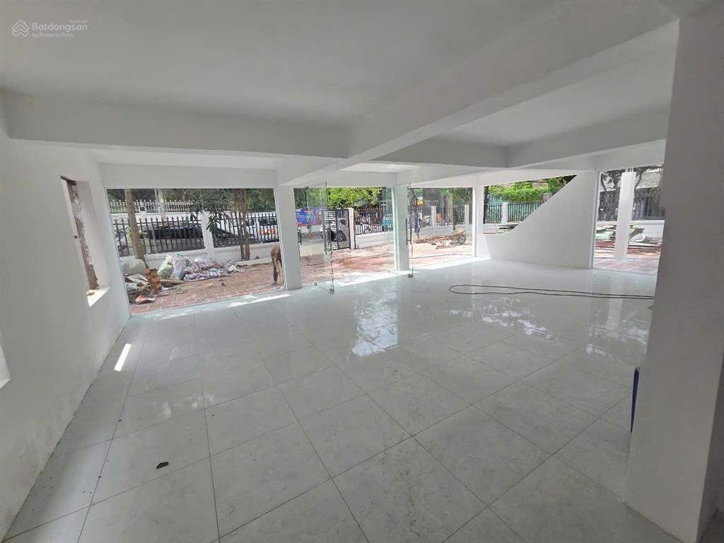 Cho thuê vila góc 2 mặt tiền thảo điền quận 2
