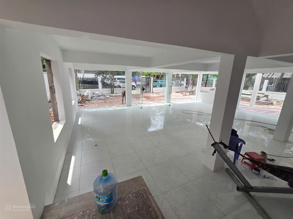 Cho thuê vila góc 2 mặt tiền thảo điền quận 2