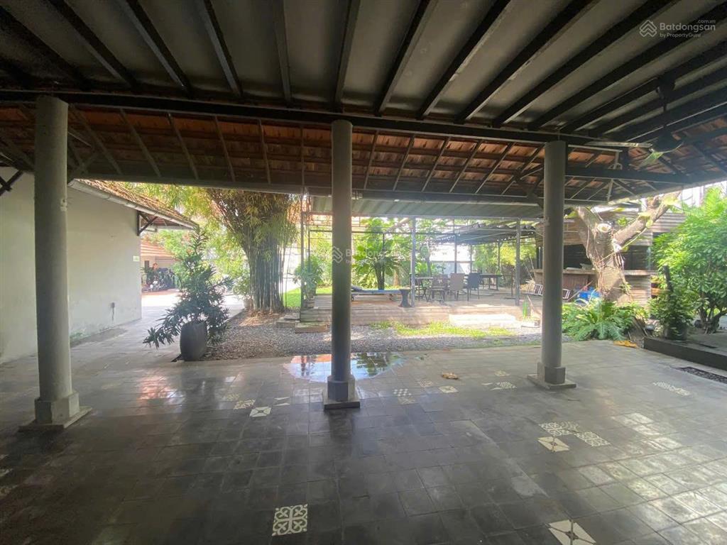 Cho thuê vila sân vườn thảo điền giá siêu tốt
