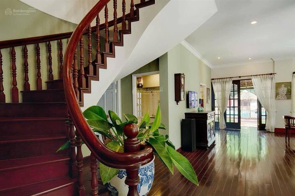 Cho thuê biệt thự sân vườn xuân thủy, thảo điền