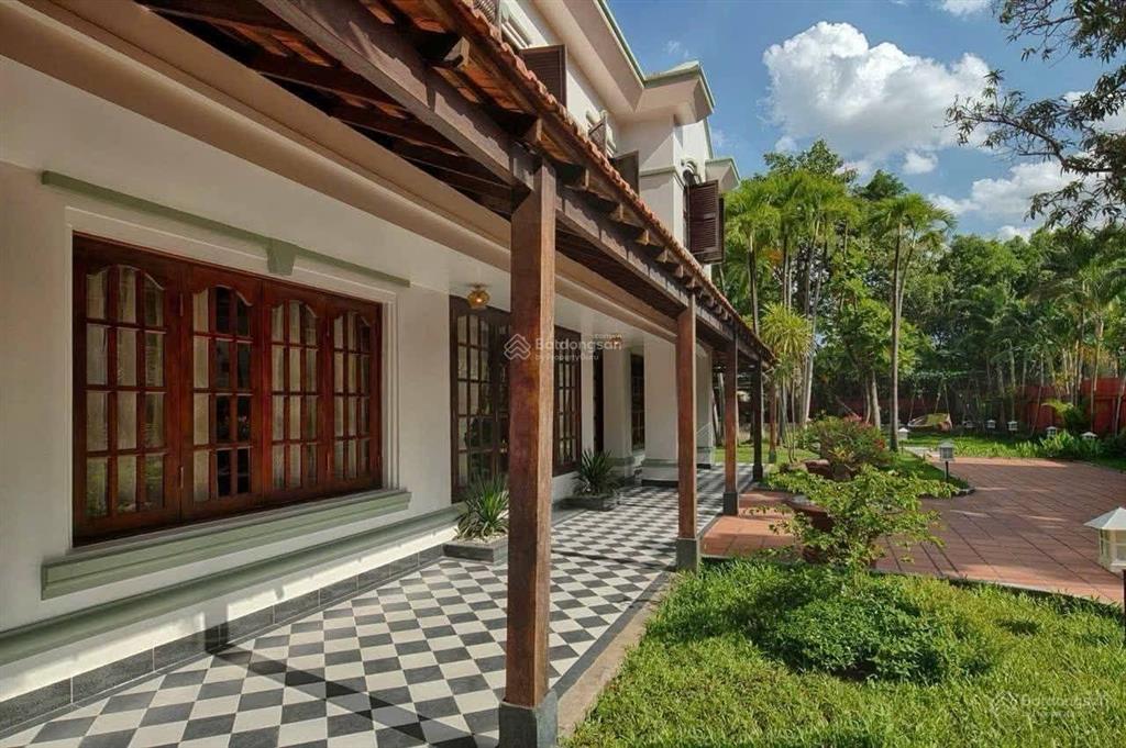 Cho thuê biệt thự sân vườn xuân thủy, thảo điền