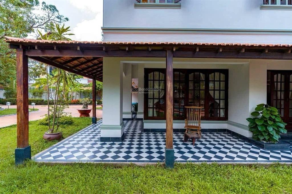 Cho thuê biệt thự sân vườn xuân thủy, thảo điền