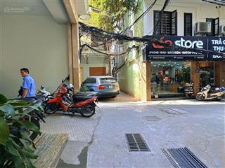 Thái hà ô tô 4 chỗ đỗ cổng thiết kế không gian vô cùng ấm áp