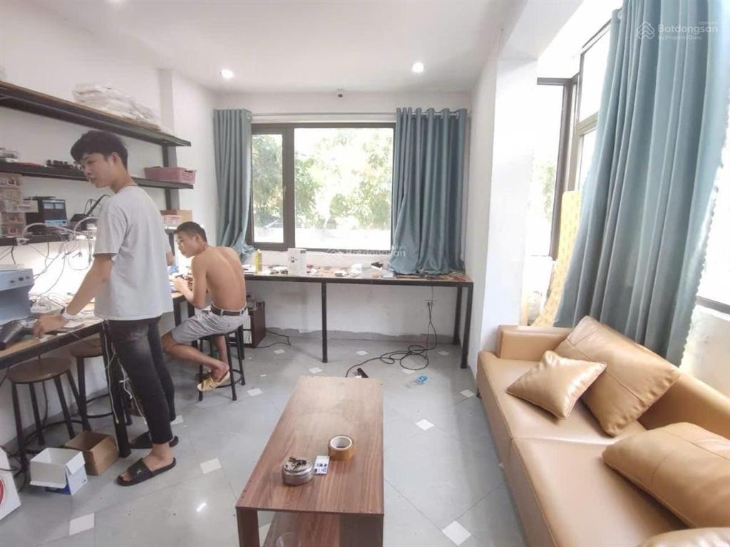 Đại la nhà mặt phố lô góc  ở hay kinh doanh đều rất phù hợp