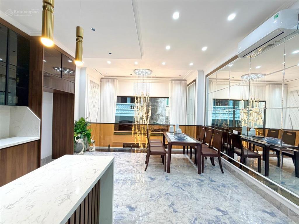 Đê la thành  cung điện giữa lòng phố  nhà 6 tầng thang máy  thoáng trước sau