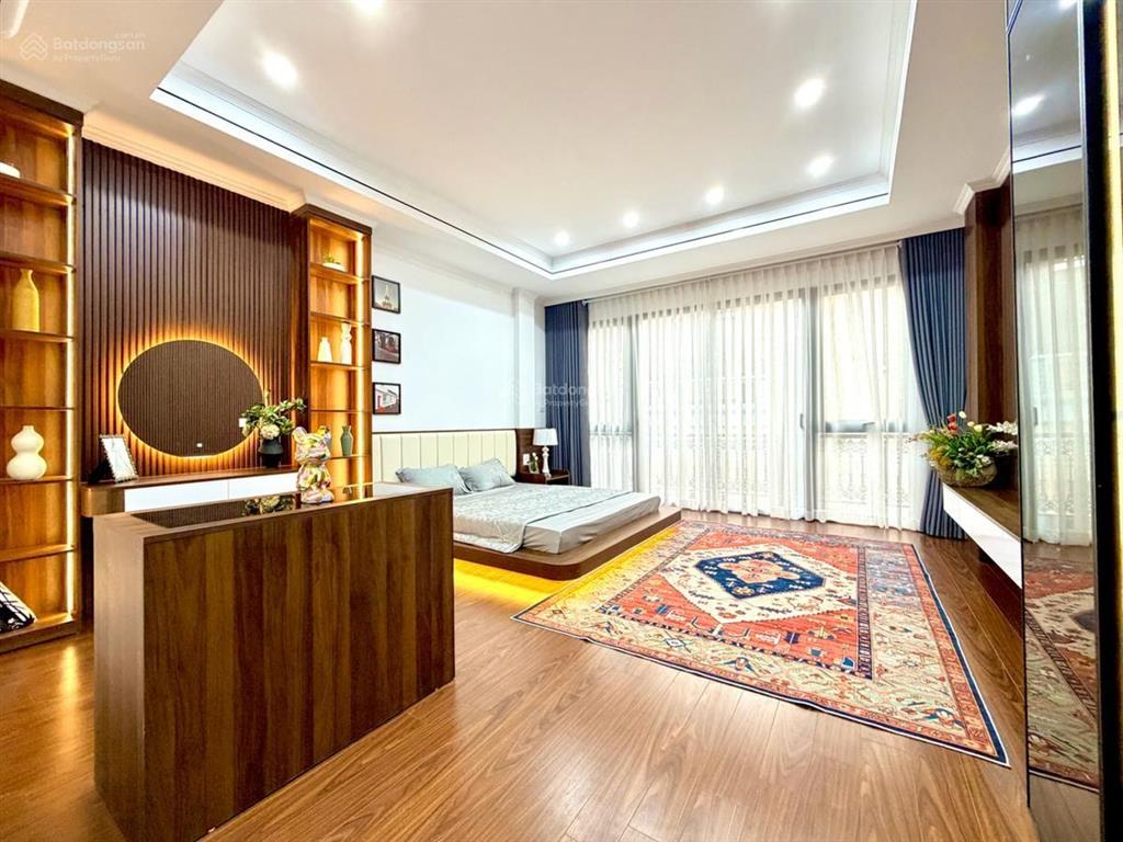 Đê la thành  cung điện giữa lòng phố  nhà 6 tầng thang máy  thoáng trước sau