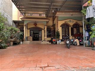 Ỷ lan  gia lâm  biệt thự 3 tầng cũ  dt 270m2  giá đầu tư