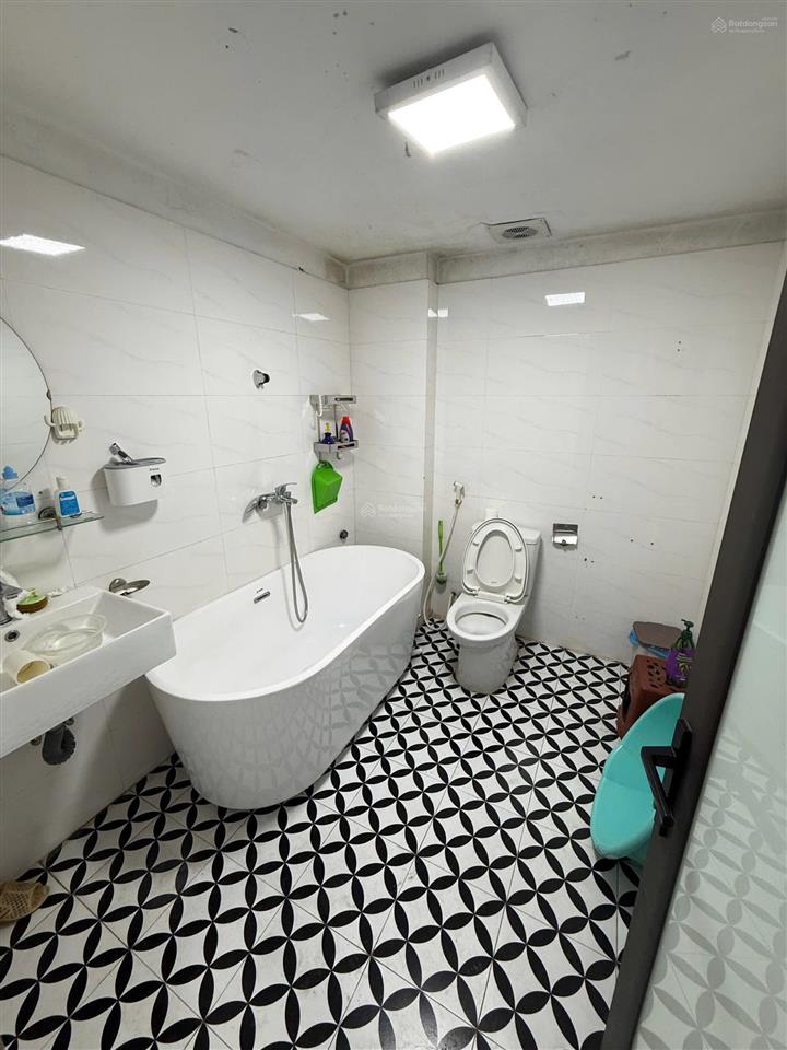 Nguyễn khoái  sau qh cách 1 nhà ra mặt đường  nhà đẹp thừa công năng