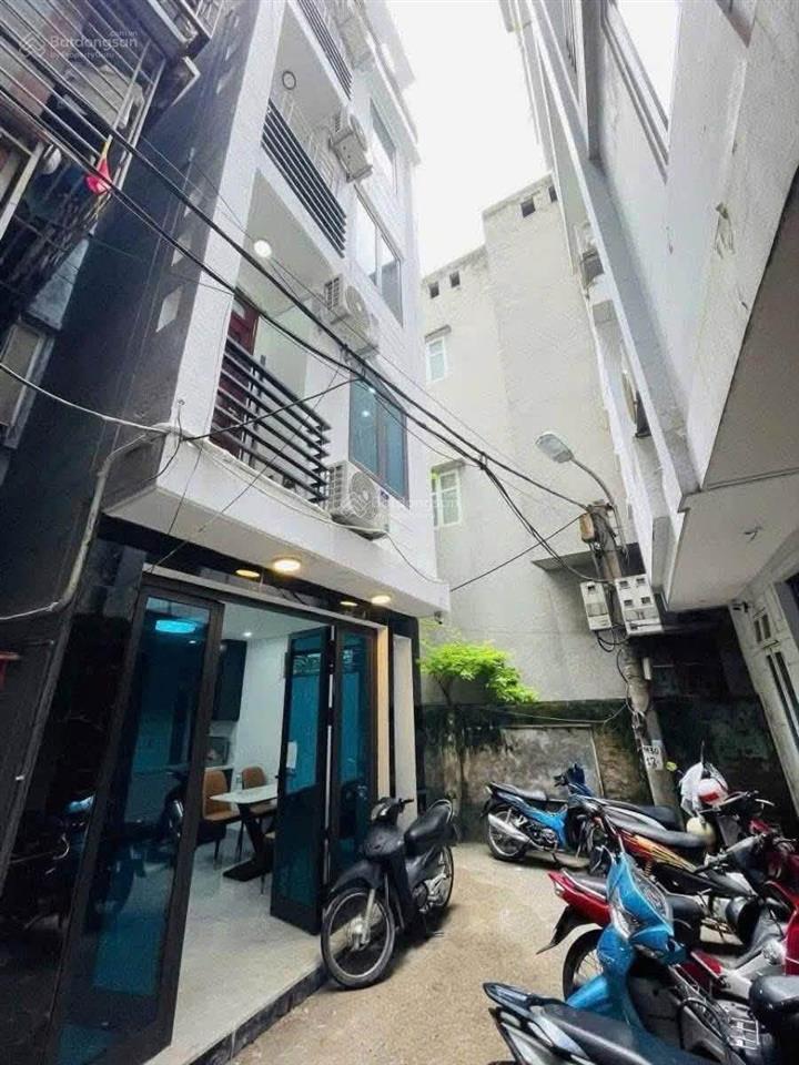 Yên hòa  nhà đẹp ở ngay  lô góc  full nội thất  sân rộng  gần phố