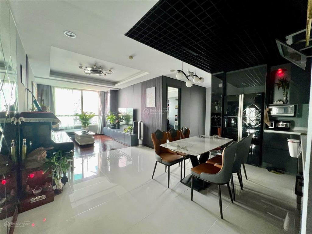 Bán căn góc tầng cao view bitexco, view cầu thủ, view tàu metro thiêm 3 pn the manor