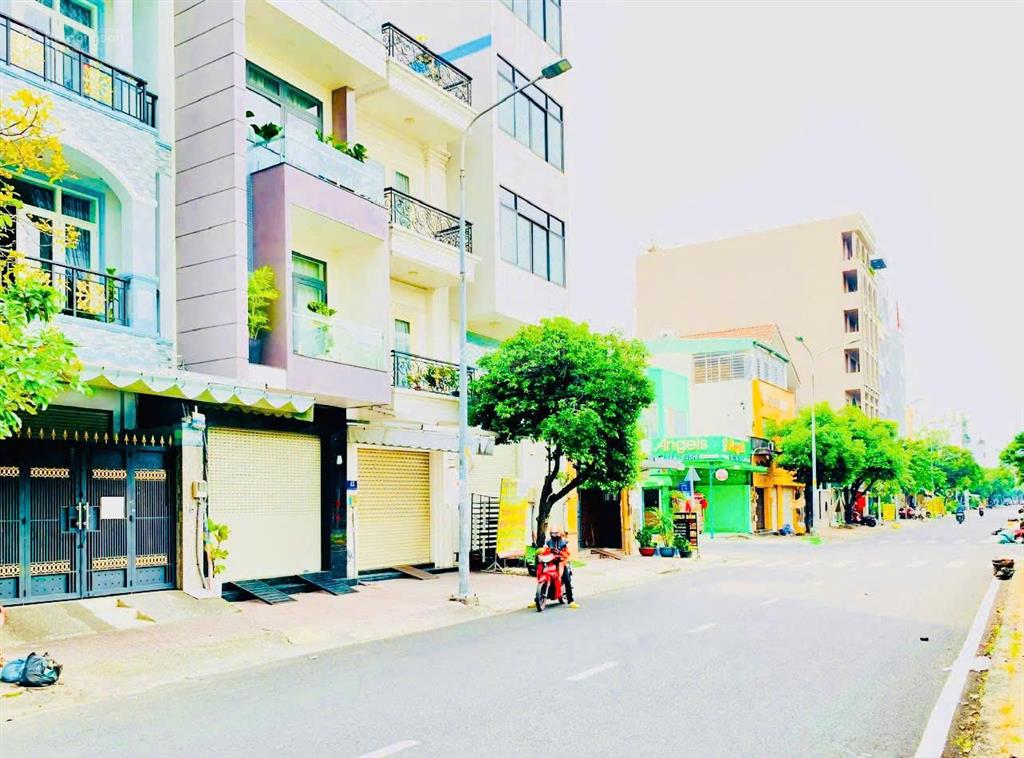 Hot, biệt thự mặt tiền lê thúc hoạch 8m x 20m đúc 3.5 tấm chỉ 30 tỷ,  0987 788 ***  hoàng anh