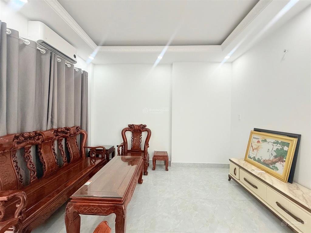 Nhà 4 tầng mới, nằm khu phân lô kinh doanh hẻm nguyễn hữu tiến  66m2