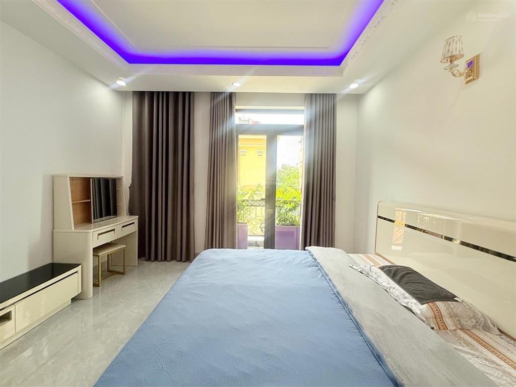 Nhà 4 tầng mới, nằm khu phân lô kinh doanh hẻm nguyễn hữu tiến  66m2