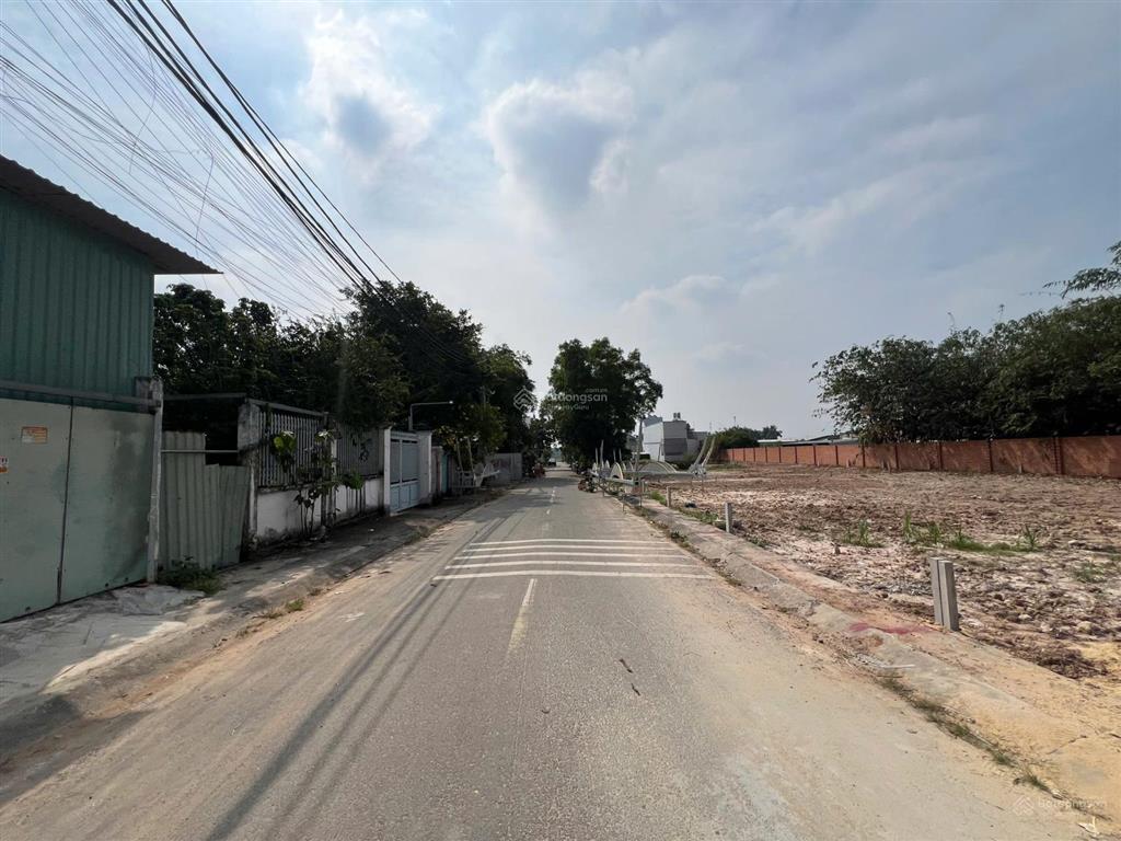 Đất 5x24m 120m2 full thổ cư  đường nhựa 10m vỉa hè ngay chợ xuân thới thượng