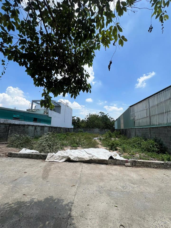 Đất 140m2 full thổ cư  gần chợ hóc môn hẻm 5m xe tải