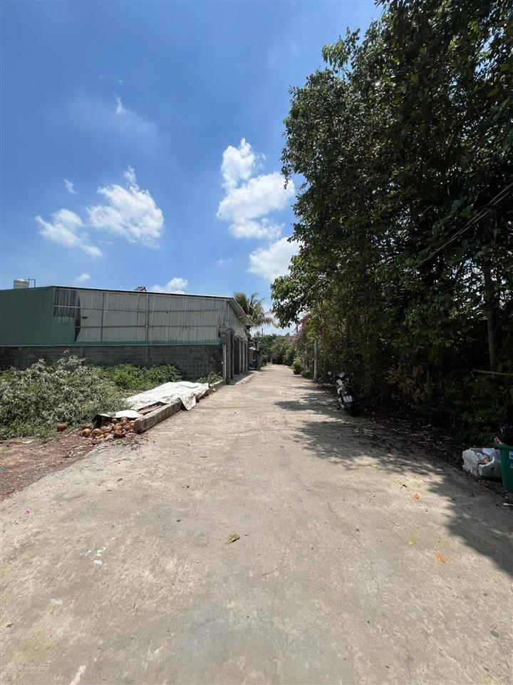 Đất 140m2 full thổ cư  gần chợ hóc môn hẻm 5m xe tải