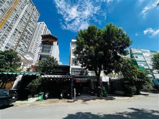 Bán nhà mặt tiền đường 24m khu phức hợp la casa quận 7 nhà có hầm, thang máy, giá chỉ 18,5 tỷ