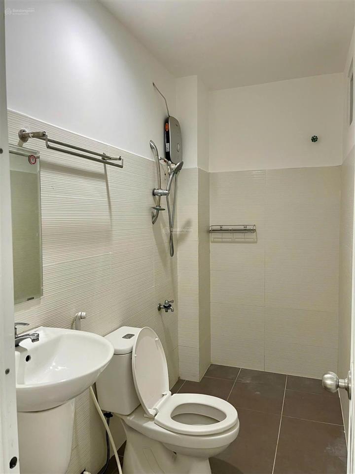 Cho thuê 2pn (60m2) nội thất đầy đủ tầng cao view đẹp giá chỉ 8,5 tr/tháng.