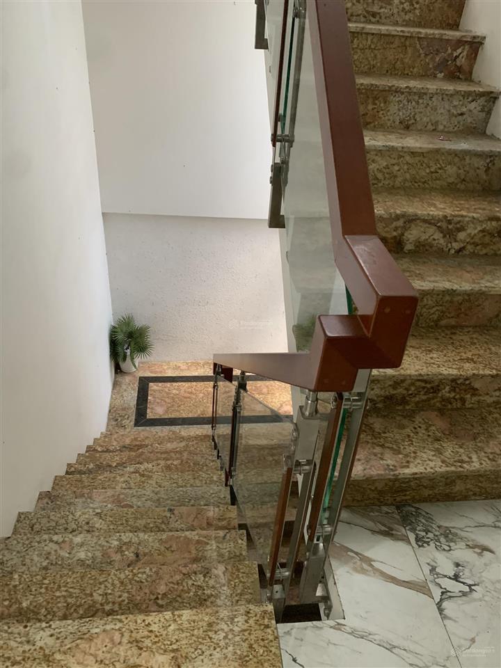 Cho thuê căn hộ dịch vụ 40m2 đầy đủ nội thất, có ban công, nhà mới vào ở ngay