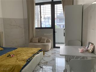 Cho thuê căn hộ dịch vụ 40m2 đầy đủ nội thất, có ban công, nhà mới vào ở ngay