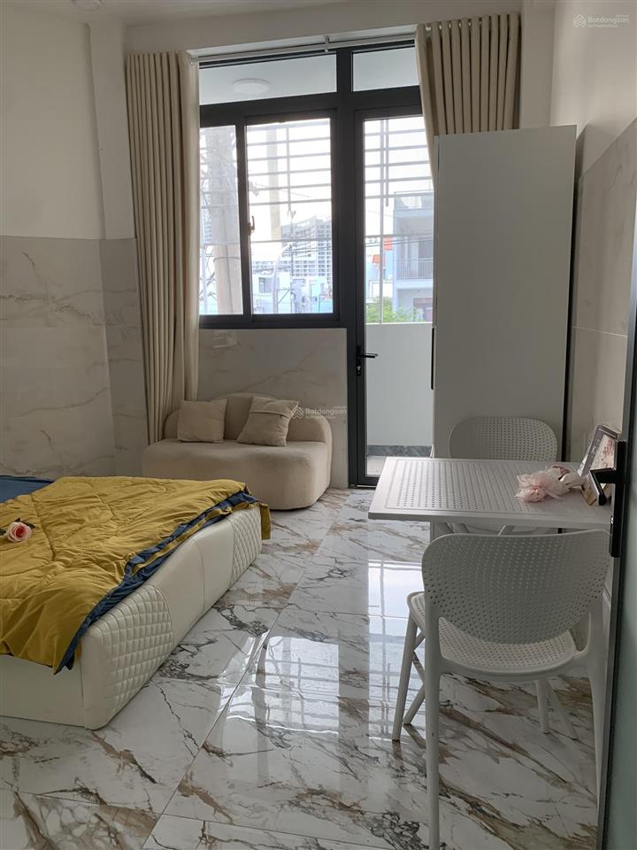 Cho thuê căn hộ dịch vụ 40m2 đầy đủ nội thất, có ban công, nhà mới vào ở ngay