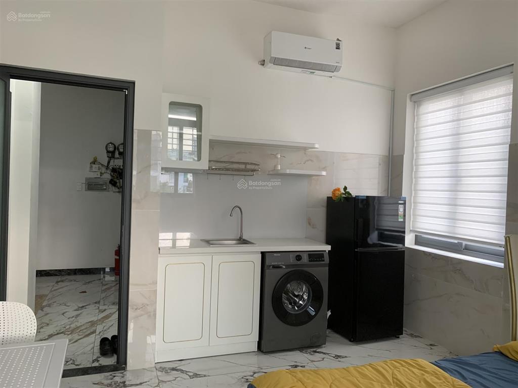 Cho thuê căn hộ dịch vụ 40m2 đầy đủ nội thất, có ban công, nhà mới vào ở ngay