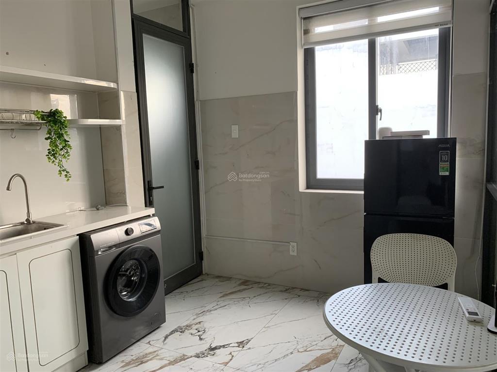 Cho thuê căn hộ dịch vụ 40m2 đầy đủ nội thất, có ban công, nhà mới vào ở ngay