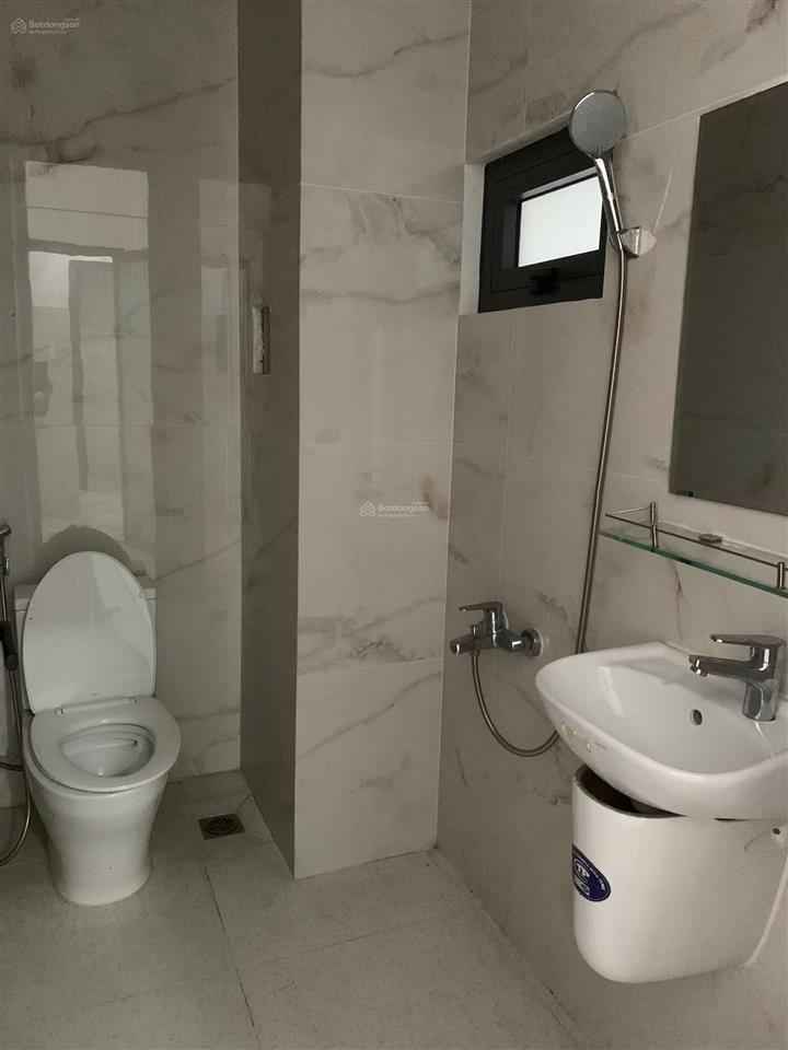 Cho thuê căn hộ dịch vụ 40m2 đầy đủ nội thất, có ban công, nhà mới vào ở ngay