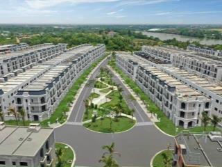 Bán gấp nhà phố view hồ bơi ,cv 4pn, 3wc, 85m2 tại long phú residence, 3,2 tỷ, bến lức, long an