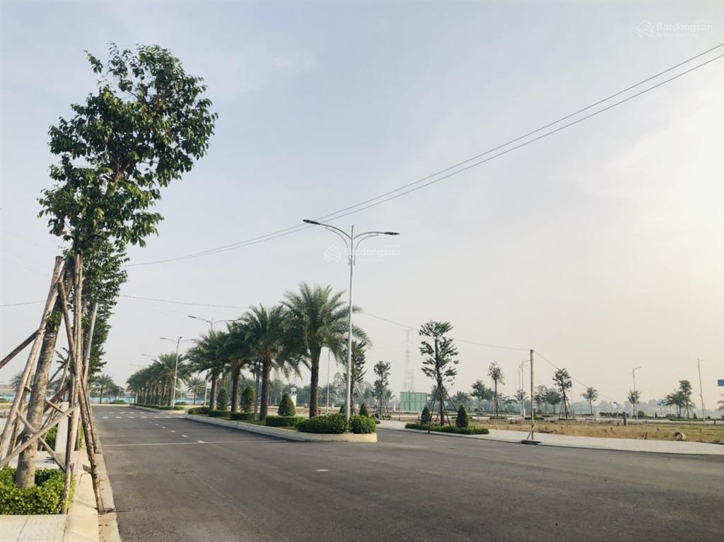 Chính chủ gửi bán lô đất mặt tiền góc đường chính kdc đức hoà đông 1,699tỷ