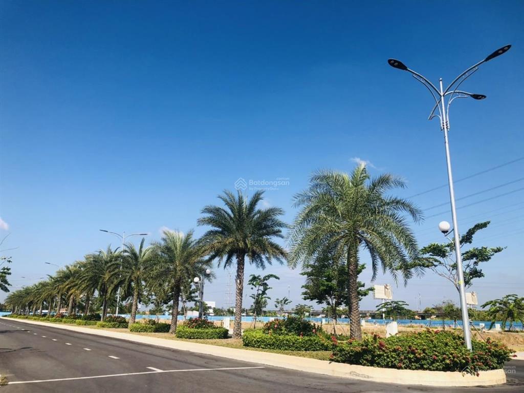 Chính chủ gửi bán lô đất mặt tiền góc đường chính kdc đức hoà đông 1,699tỷ