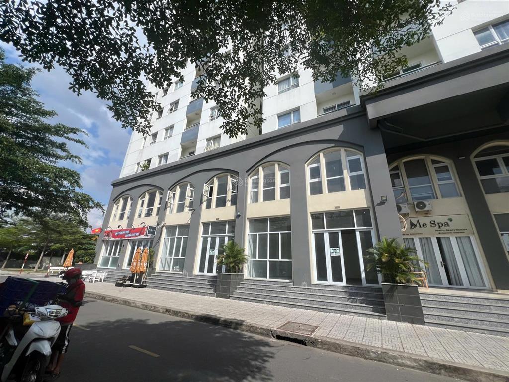 Cho thuê căn shophouse ngay cổng chính chung cư dream home palace