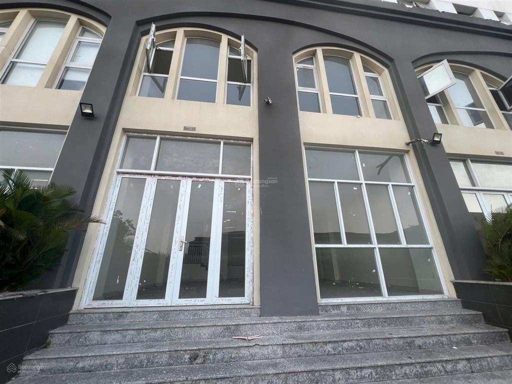 Cho thuê căn shophouse ngay cổng chính chung cư dream home palace