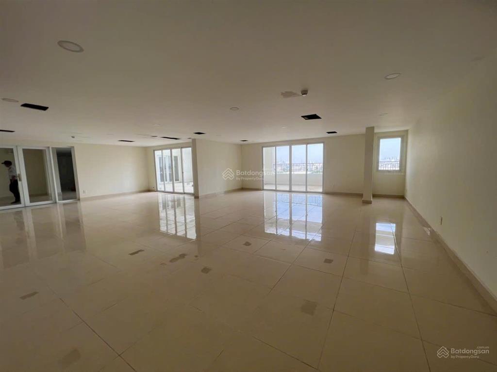 Cho thuê mặt bằng kinh doanh nguyên tầng 5 chung cư dream home palace q8. 0934 987 ***