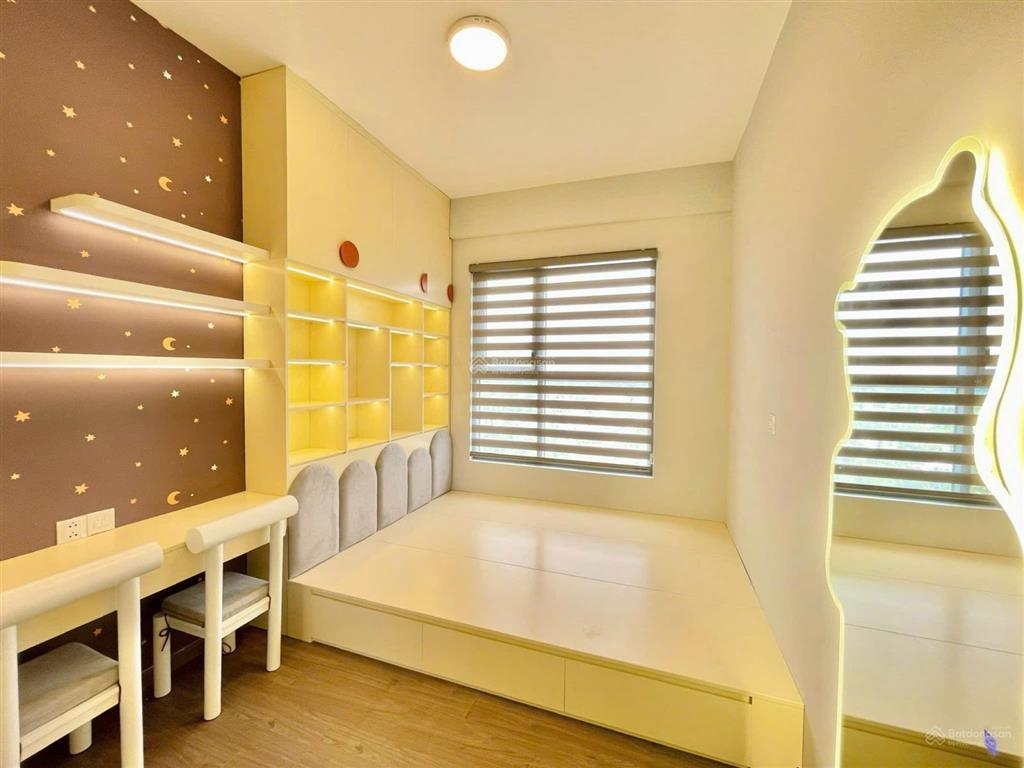 Cần bán gấp căn 69m2 lầu cao view đẹp. sổ hồng sẵn hỗ trợ vay hơn 2 tỷ.  0934 987 ***