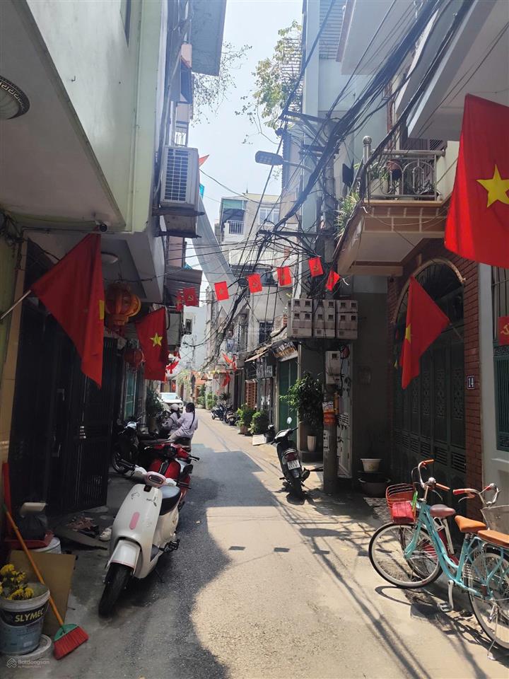 Chính chủ gửi bán nhà riêng 3 tầng 71m2 mặt tiền 4m hướng đn tại trung tâm thị trấn quốc oai. sđcc
