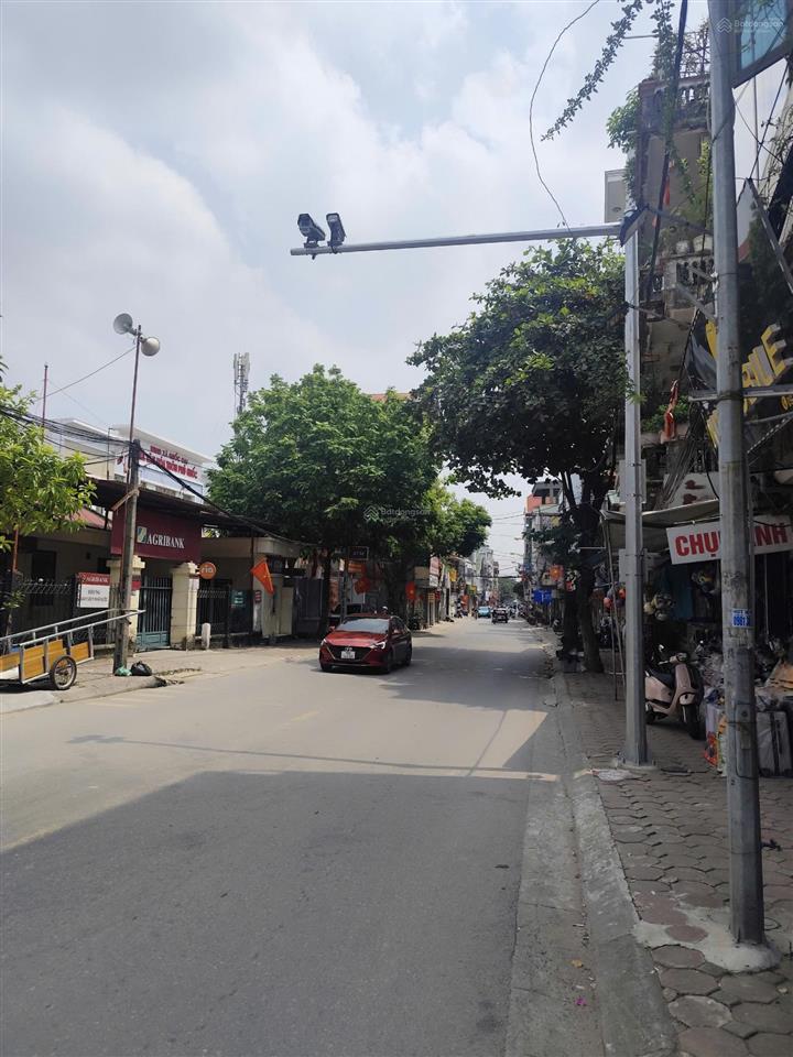 Chính chủ gửi bán nhà riêng 3 tầng 71m2 mặt tiền 4m hướng đn tại trung tâm thị trấn quốc oai. sđcc