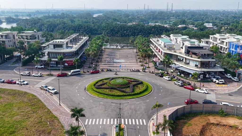Cho thuê 2pn1wc tháp panorama 60m2 có ban công giá thuê 9 triệu ở liền