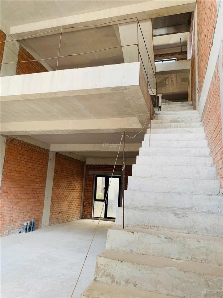 Cần bán shophouse trục mặt tiền chỉ 24 căn phân khu giai đoạn 1 giá 13,5 tỷ thuận tiện kinh doanh