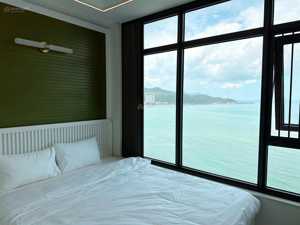 Giảm mạnh căn hộ view trực biển 70.56m2, 2pn 2wc full nội thất mới 100%, giá chỉ 4.98 tỷ
