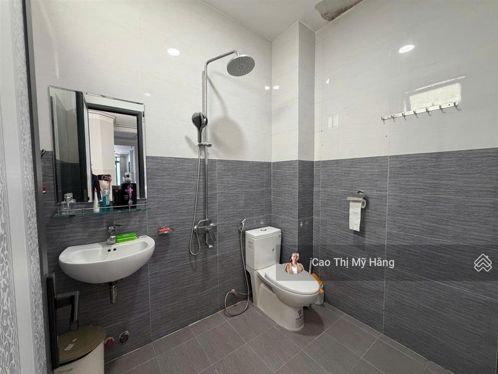 Bán rẻ nhà gần biển 257.1m2, 4pn 4wc, full nội thất, 1 trệt 2 lầu chỉ 8 tỷ 360tr