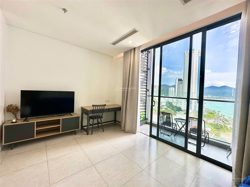 Bán rẻ căn studio scenia bay nha trang, dt 46m2 full nội thất chỉ 3.1 tỷ