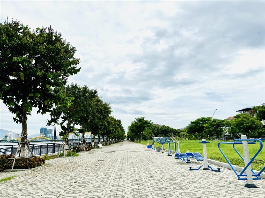 Chính chủ chào bán biệt thự 3 tầng 900m2 đất view trực diện sông hàn eurovillage 1 giá tốt.