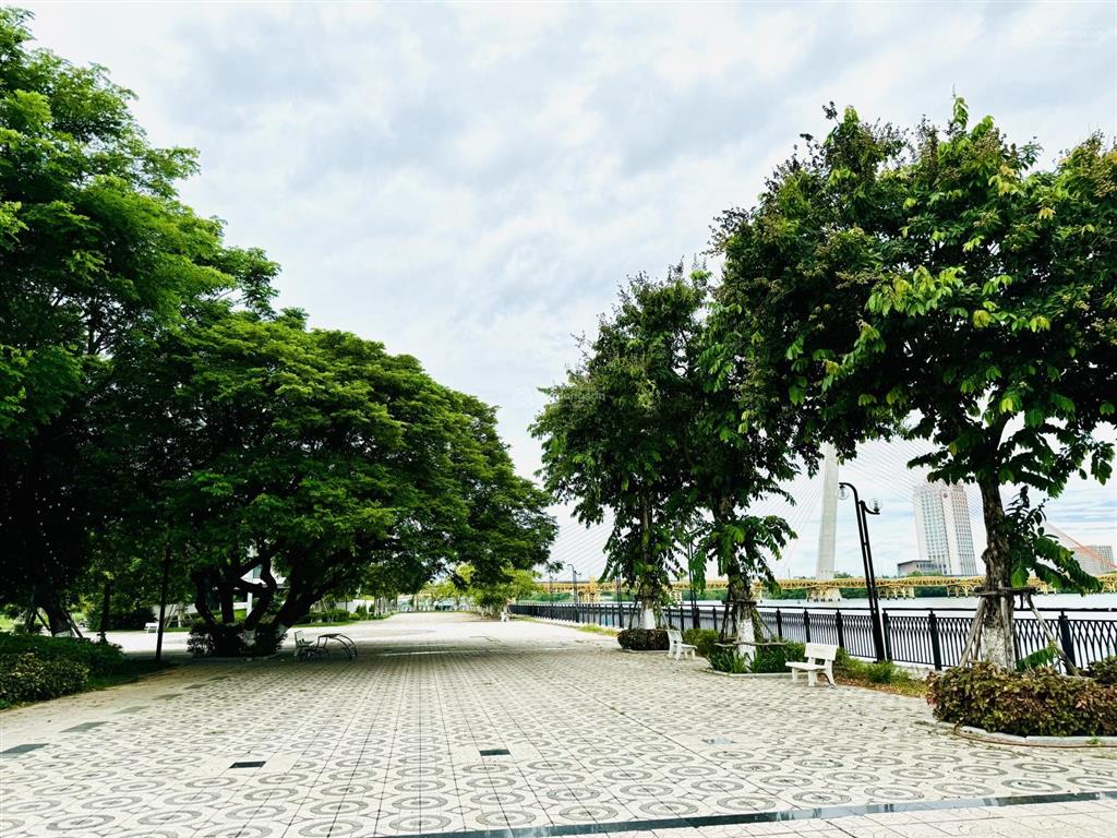 Chính chủ chào bán biệt thự 3 tầng 900m2 đất view trực diện sông hàn eurovillage 1 giá tốt.