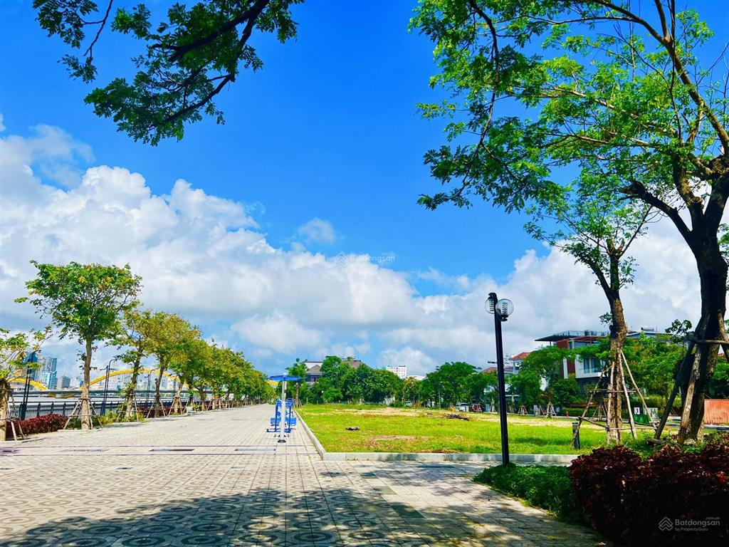 Chính chủ chào bán biệt thự 3 tầng 900m2 đất view trực diện sông hàn eurovillage 1 giá tốt.