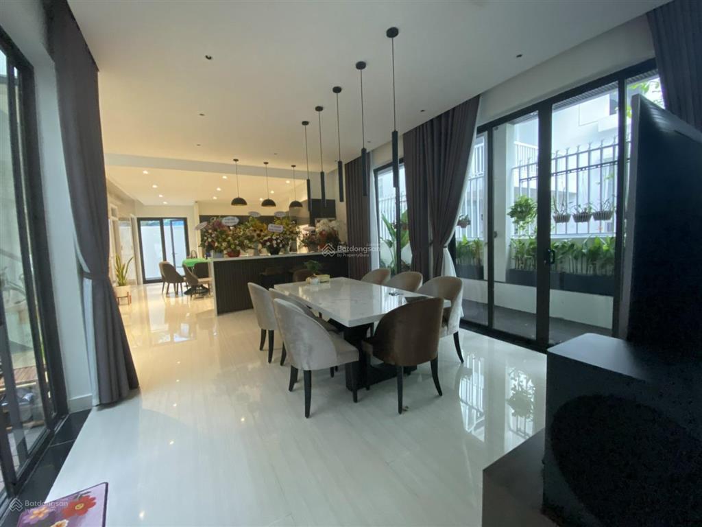 Chính chủ chào bán biệt thự 3 tầng full nội thất. đường bằng lăng 3 khu eurovillage 1 ven sông hàn.