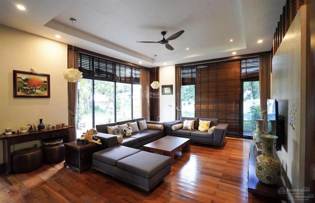 Bán biệt thự 3 tầng full nội thất. 900m2 đất 2 mặt tiền view trực diện sông hàn khu euro 1