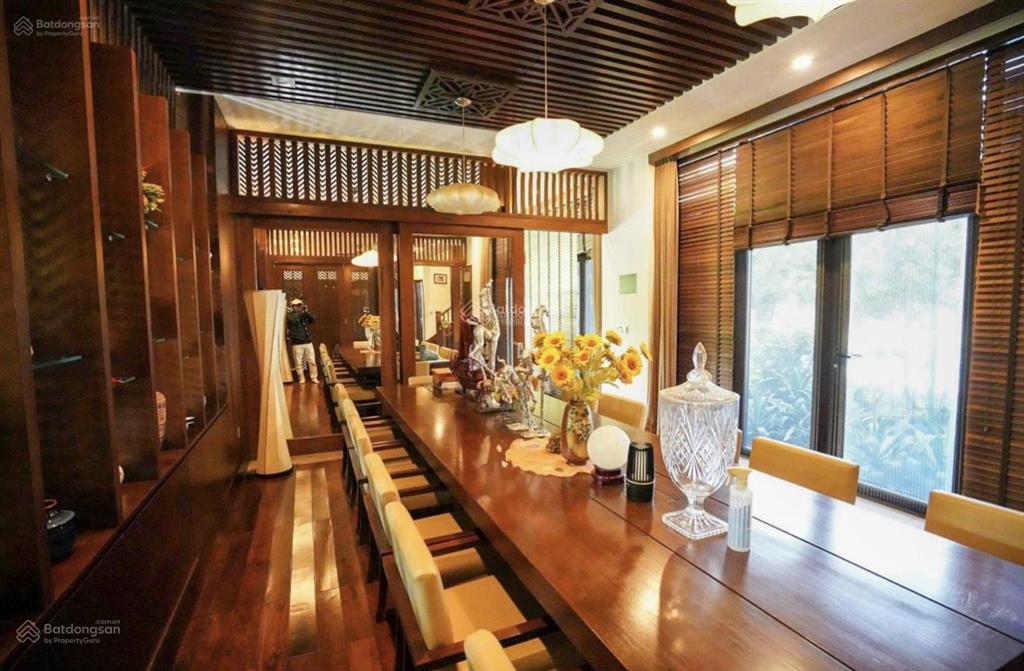 Bán biệt thự 3 tầng full nội thất. 900m2 đất 2 mặt tiền view trực diện sông hàn khu euro 1