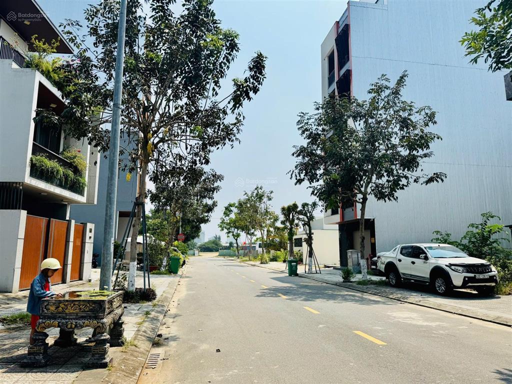 Vợ chồng tôi chào bán lô đất đường nại nam 8  hải châu  đà nẵng. gần toà 68 tầng, siêu thị lotte.