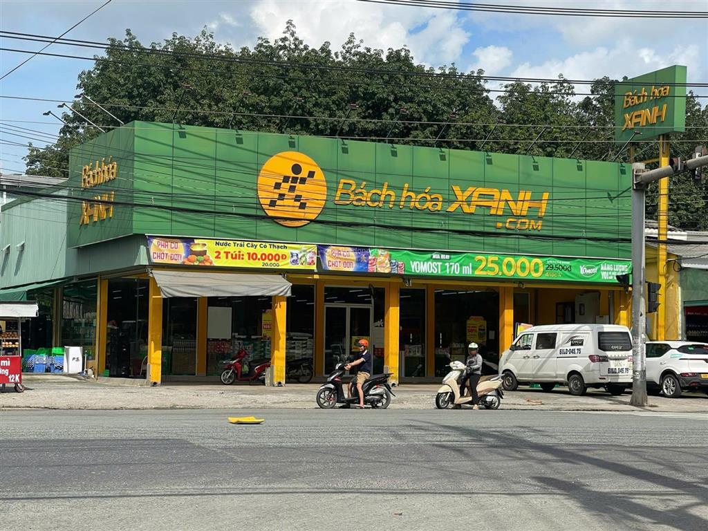 Chính chủ cần bán 4 căn nhà, cạnh chợ bến lớn. giá 1750